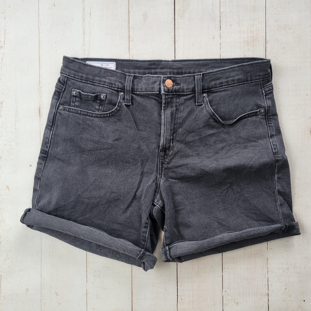 GAP 5 Inch Girlfriend Mid Rise Denim Shorts Black Wash Women Size 30 10 Regular